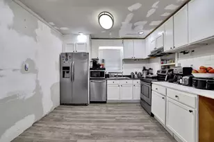 804 Rowland Rd, Stone Mountain, GA 30083 - Photo 10