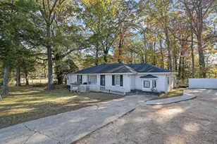 804 Rowland Rd, Stone Mountain, GA 30083 - Photo 1