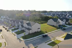 305 Sterling Creek Wy, Loganville, GA 30052 - Photo 8