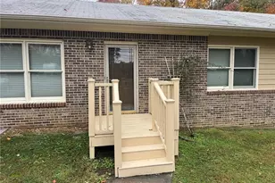 5052 Glaze Dr, Dunwoody, GA 30360 - Photo 2