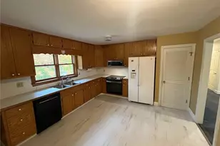 5052 Glaze Dr, Dunwoody, GA 30360 - Photo 4