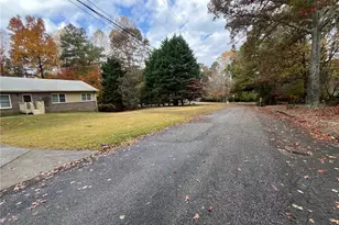 5052 Glaze Dr, Dunwoody, GA 30360 - Photo 24