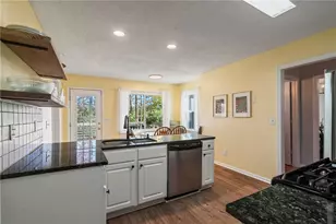 219 Tennis Ct Ln NW, Kennesaw, GA 30144 - Photo 4