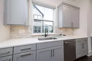 915 Katie Kerr Dr, Decatur, GA 30030 - Photo 8