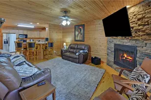 1056 Sweetwater Dr, Clarkesville, GA 30523 - Photo 6