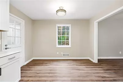 930 Kings Court, Woodstock, GA 30189 - Photo 10