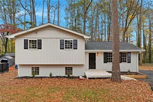 930 Kings Ct, Woodstock, GA 30189 - Photo 2