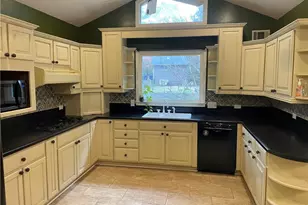 920 Sugar Creek Dr, Conyers, GA 30094 - Photo 6