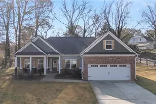 184 Ashford Ln, Commerce, GA 30529 - Photo 1