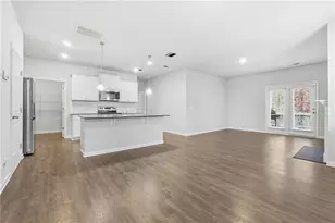 6615 Bluffview Dr, Douglasville, GA 30134 - Photo 2