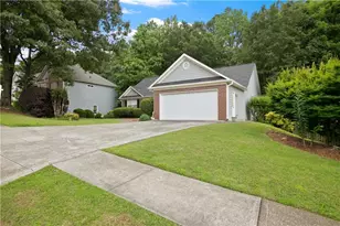 1027 Regency Dr, Acworth, GA 30102 - Photo 2