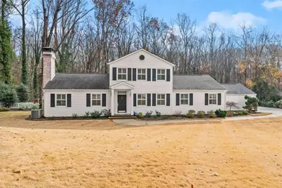 669 Dixon Drive, Gainesville, GA 30501 - Photo 2