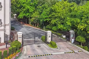 2910 Clairmont Road NE, Atlanta, GA 30329 - Photo 18