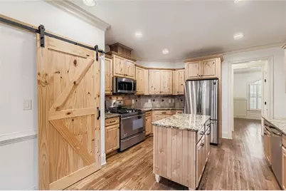 374 Beaumont Farms Drive, Sharpsburg, GA 30277 - Photo 8