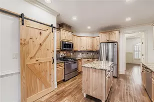 374 Beaumont Farms Dr, Sharpsburg, GA 30277 - Photo 8