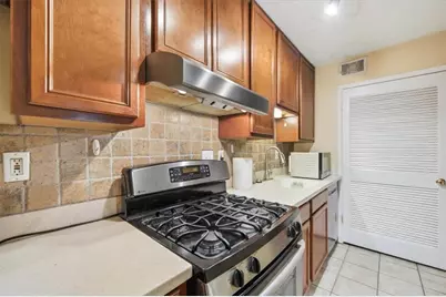 6822 Glenridge Drive #D, Atlanta, GA 30328 - Photo 14