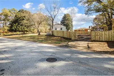 700 Parkdale Drive, Scottdale, GA 30079 - Photo 32