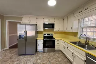 2490 Trent Dr, Marietta, GA 30066 - Photo 6