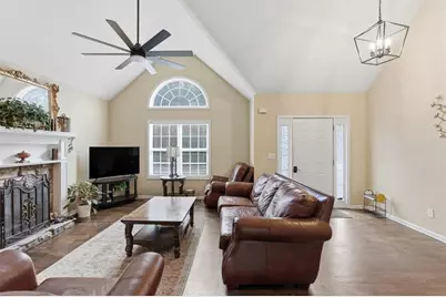 127 Prince Albert Court SW, Calhoun, GA 30701 - Photo 8