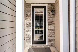 928 Pierce Ivy Ct, Lawrenceville, GA 30043 - Photo 2