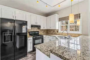 825 Somerset Vale Dr, Lawrenceville, GA 30044 - Photo 10