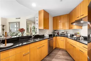 700 Park Regency Pl NE, Atlanta, GA 30326 - Photo 12