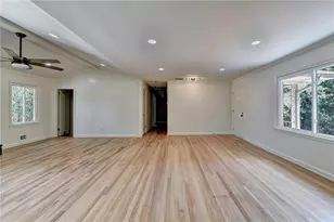 6085 Glenridge Dr, Sandy Springs, GA 30328 - Photo 8