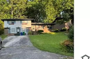 725 San Miguel Dr, Stone Mountain, GA 30083 - Photo 2