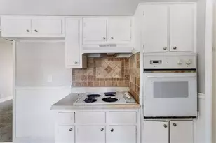 1999 Lindsey Ln, Decatur, GA 30035 - Photo 10