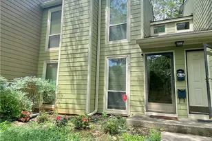 1148 Riverbend Club Dr SE, Atlanta, GA 30339 - Photo 2