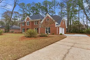 2756 Saxon Dr, Duluth, GA 30096 - Photo 2