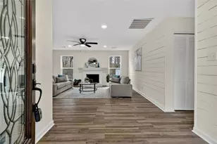 1188 Cottonwood Dr, Lawrenceville, GA 30043 - Photo 2