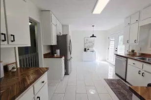 2810 Creekwood Ln, Lawrenceville, GA 30044 - Photo 6