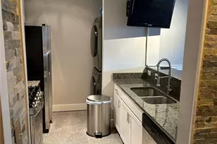 799 Hammond Dr, Atlanta, GA 30328 - Photo 2