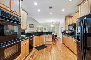 404 Brookview Cir, Atlanta, GA 30339 - Photo 10