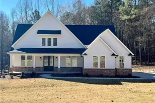 327 Primrose Ln, Pendergrass, GA 30567 - Photo 2