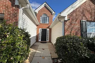 3720 Crescent Walk Ln, Suwanee, GA 30024 - Photo 2