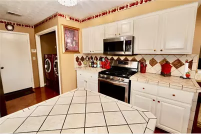 9502 Whaleys Lake Trace, Jonesboro, GA 30238 - Photo 8