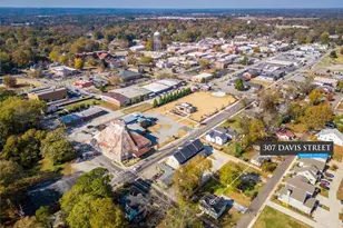 307 Davis St, Monroe, GA 30655 - Photo 2