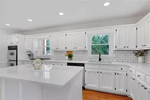 2462 Chimney Top Ln, Snellville, GA 30078 - Photo 2