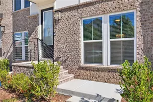 2571 Astaire Ct, Atlanta, GA 30318 - Photo 2