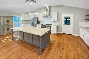 9925 La View Cir, Roswell, GA 30075 - Photo 2