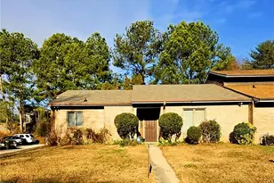 1497 Stoneleigh Cir, Stone Mountain, GA 30088 - Photo 2