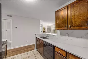 1019 Sandy Ln Dr, Alpharetta, GA 30022 - Photo 8