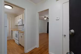 438 Carriage Dr, Atlanta, GA 30328 - Photo 4