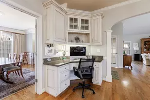 10190 Oxford Mill Dr, Johns Creek, GA 30022 - Photo 20