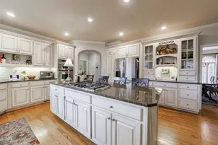 10190 Oxford Mill Dr, Johns Creek, GA 30022 - Photo 16