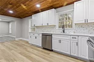 800 Post Rd Cir, Stone Mountain, GA 30088 - Photo 12