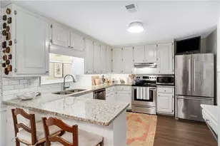 7307 St Charles Square, Roswell, GA 30075 - Photo 10