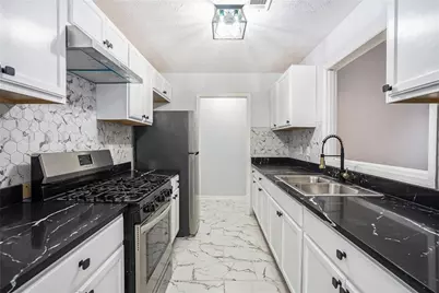 2161 Wellington Circle, Lithonia, GA 30058 - Photo 10